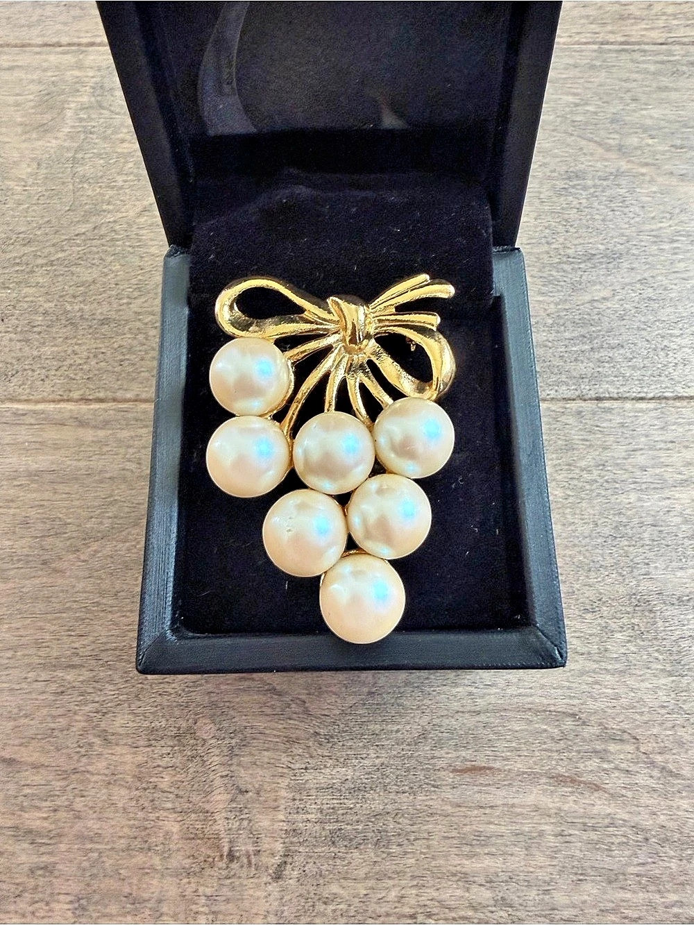 Vintage Style Gold Tone Faux Pearl Grape Cluster Brooch with Bow, Pearl Pin
